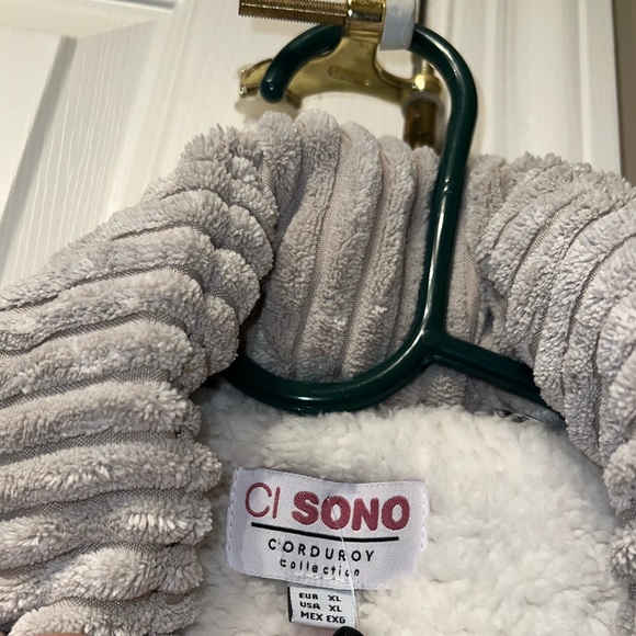 ⭐️NEW WITH TAGS⭐️ Women’s cropped corduroy vest size XL - Picture 5 of 8